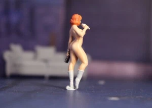 TOY 1/64 people sexy girl reporter diorama for 1:64 car mini street sand - Picture 1 of 4