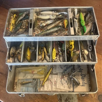 Vintage Grip - Loc Tackle Box, Loaded With Bass Fishing Lures - Heddon Bomber Et - Image 1 of 4