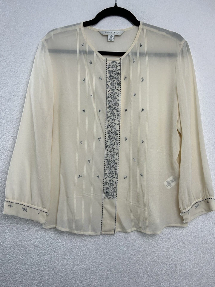 Blusa informal esquinera 100 % seda marfil abotonada talla 14 mangas largas bordada Foto 1 de 4