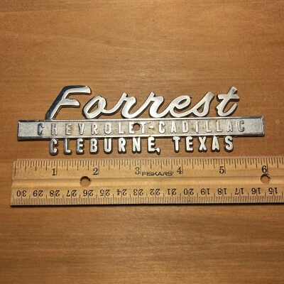 Emblema vintage de concesionario de automóviles FORREST CHEVROLET CADILLAC CLEBURNE, TX Foto 1 de 4