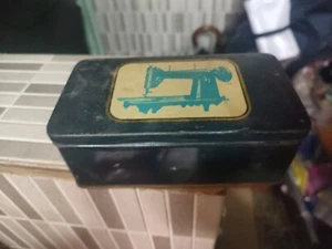 Scatola In Latta Singer Con Attrezzi - Imagen 1 de 3