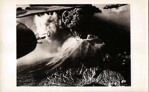 WW2 Stampa Foto Ufficiale US Army Air Force B25s Sopra Eruzione Monte Vesuvio Italia - Foto 1 di 2