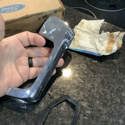 Manija de puerta exterior izquierda Ford Big Truck 1973 D3TZ-5022405-A como nueva Foto 1 de 4