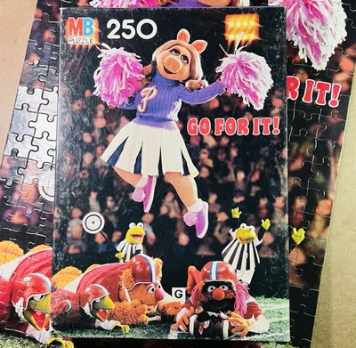 Rompecabezas de 250 piezas vintage de los 80 de los Muppets COMPLETO Miss Piggy Cheer ¡A POR ELLO! Difícil de encontrar Foto 1 de 4