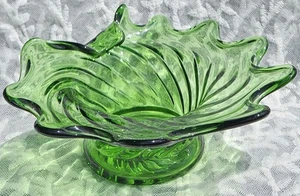 Vintage MCM Green Folded/Scalloped Art Glass BOWL * CANDY * TRINKET * DISH * 8" - Picture 1 of 6