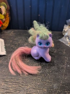 Vintage Little Pretty Kitty Heaven Heart RARE Mattel Show Offs Purple Pink Cat Toy - Bild 1 von 4
