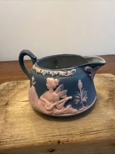 Antiker Schafer Milchkännchen Krug rosa auf blau Jasperware mit Feennymphe - Bild 1 von 15