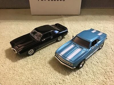 Juego Road Signature 1969 Pontiac Firebird y Chevrolet Camaro 1967 escala 1/43 Foto 1 de 4