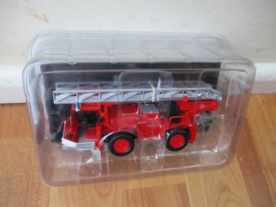 1/57 SCALE FRANCE 1972 EATT RIFFAUD SALEV - DEL PRADO FIRE ENGINE MODEL - Image 1 of 1