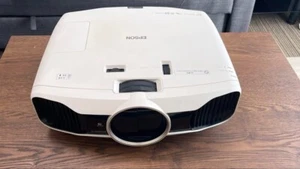 EPSON EH-TW8200 3LCD Full HD Home Theater Projector 2400lm Working good - Picture 1 of 8