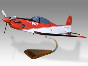 Avión de madera de escritorio Pilatus PC-7 HB-DEC nuevo modelo pequeña escala 1/32 - Imagen 1 de 12