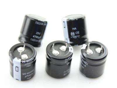 Nuevo Cantidad 5 PANASONIC 4700uF 25V Condensador Aluminio Electrolítico ENGANCHE Foto 1 de 4