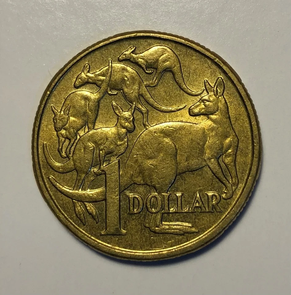 1985  AUSTRALIAN  $1 ONE DOLLAR  COIN VERY  NICE  AND  SHINNY  RARE  CIRCULATED - Image 1 of 4