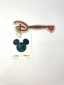 Disney Earth Day Collectible Disney Store Key 2021 USA Exclusive Plant a key - Bild 1 von 3