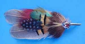 FEATHER BROOCH HAT PIN FEDORA HAT PIN BUTTONHOLE BROOCH RACES DAY LAPEL - Picture 1 of 5