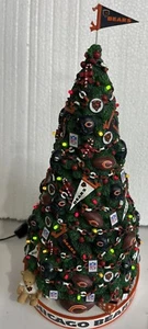 Árbol de Navidad iluminado con balones de fútbol americano del equipo NFL de los Chicago Bears Danbury como nuevo - Imagen 1 de 17