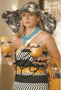 SEX AND THE CITY: KIM CATTRALL 'SAMANTHA JONES' SIGNED 6x4 ACTION PHOTO+COA - Picture 1 of 1