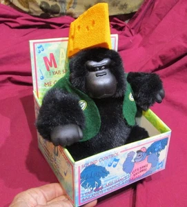 Vintage 1997 IOB MAGOGO MACARENA GREEN BAY PACKER KÄSEKOPF GORILLA BATTERIE SPIELZEUG - Bild 1 von 12