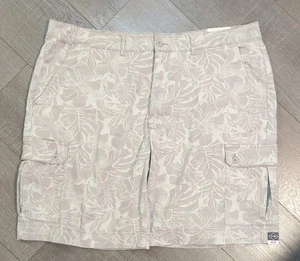 St Johns Bay Men’s Cargo Shorts Glacier Gray Floral Size 44 / 10 Inch Inseam NWT - Picture 1 of 9