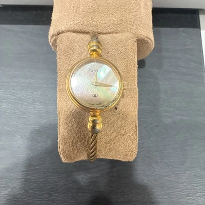GUCCI 2047L 20mm Shell Dial Gold Bangle Qz Women's Watch Swiss Made - Image 1 of 4