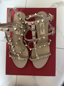 Preços baixos em Valentino sandálias com Tachas para mulheres Com Parte  Superior de Couro | eBay