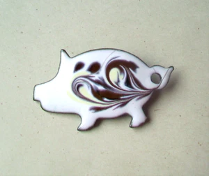 PIG PIN, Enamel on Copper Pin Brooch Signed INGA- FARM ANIMAL- BROWN/WHITE - Picture 1 of 2