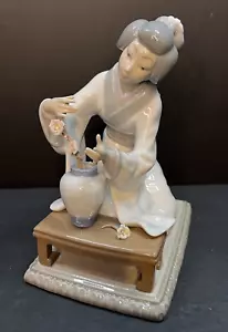 Lladro Oriental Girl Designed by Vincente Martinez in 1973 Retired 1998 Vintage - Picture 1 of 14