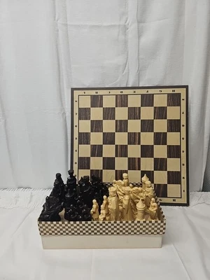 Juego de ajedrez de colección con temática de camelote tablero R piedra URSS caballeros soviéticos mesa crema y marrón Foto 1 de 4