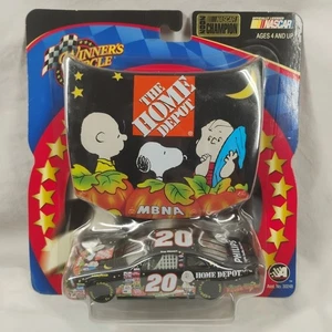 2002 Winner's Circle 1:43 #20 TONY STEWART Peanuts Great Pumpkin Home Depot MBNA - Picture 1 of 5