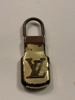Tirador de cremallera Louis Vuitton usado muy usado para pieza de repuesto Foto 1 de 4