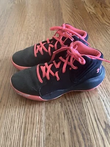 Under Armour Girls Basketball Shoes Size 6 - Picture 1 of 6