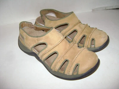 CLARKS SPRINGERS MUJER NIÑA IMPERMEABLES SANDALIAS DEPORTIVAS ZAPATOS talla 5 M TAN CAQUI Foto 1 de 4
