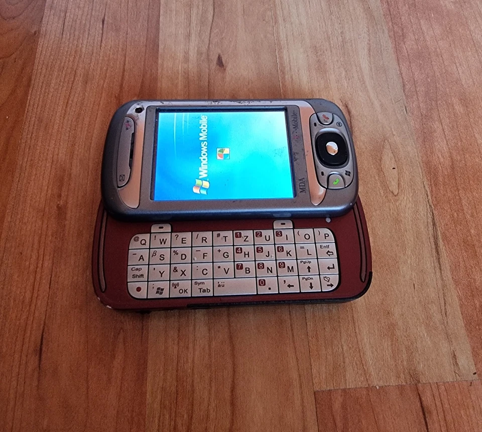 HTC HERMES 300 MDA T- Mobile Slider in silbergrau-rot - Bild 1 von 4