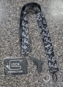GLOCK CAMO CORDINO PORTACHIAVI E TOPPA VENDITORE USA SPEDIZIONE GRATUITA - Foto 1 di 1