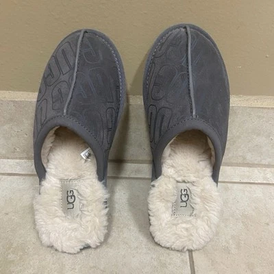 Durmientes UGGS talla 7 pero es pequeño por lo que es más como 6  Foto 1 de 4