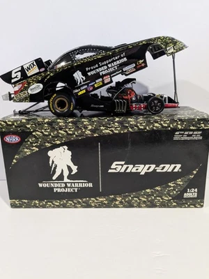 1:24 Auto World 2011 Cruz Pedregon Toyota NHRA Funny Car Wounded Warrior Project Foto 1 de 4
