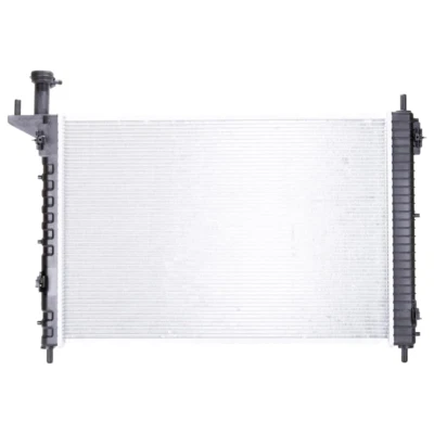 Conjunto de radiador TYC 13006 para modelos seleccionados Buick Chevrolet GMC Saturn 07-17 Foto 1 de 4