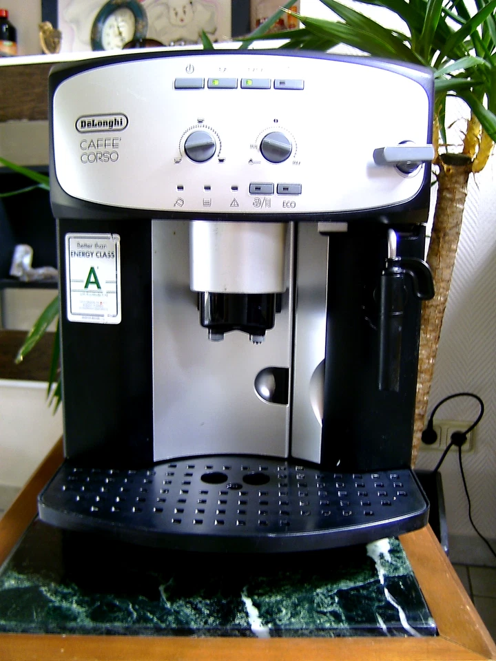 DeLonghi Magnifica ESAM 2800SB EX1 Generalüberholt, 12 Monate Gewährleistung - Bild 1 von 4