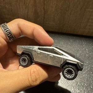 Hot Wheels Tesla Cybertruck HW Green Speed #3/5 E16 - Picture 1 of 6