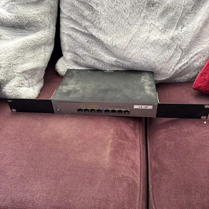 Commutateur HPE 8 ports PoE+ Gigabit OfficeConnect 1820 J9982A - Photo 1/1
