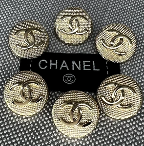 Ø 25 mm Set 6 Knöpfe Chanel CC Ersatzknöpfe Metall Gold Farbe Knopf Gestempelt - Bild 1 von 8