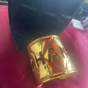 Chanel Vintage Matelassé CC Logo Wide Bangle Bracelet Gold Plated Authentic - Picture 1 of 6