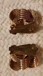 Vintage Coro Hoop Ribbed Twist Clip Earrings Brass Tone Gold Tone - Picture 1 of 7