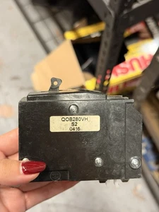 Mini disyuntor Square D, QO, 80A, 2 polos, 240 VCA, 22kA, perno de montaje... - Imagen 1 de 3