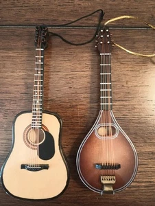 Miniatur Akustikgitarre und Mandoline Weihnachtsschmuck Paar detailliert Holz - Bild 1 von 3