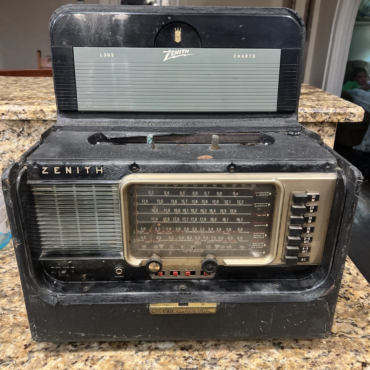 【激レア】USA ZENITH 4球真空管ラジオ Z402R 動作品 激レア】USA ZENITH 4球真空管ラジオ Z402R 動作品 激レア】USA ZENITH 4