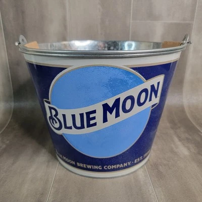 Cubo de cerveza de metal Blue Moon etiqueta clásica cueva verano piscina lado enfriador de hielo Foto 1 de 4