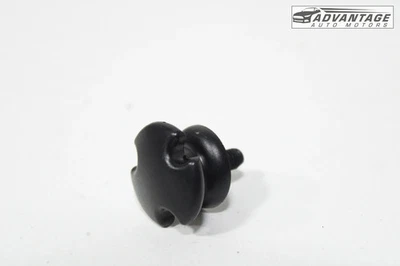 2020-2025 KIA SOUL SK3 COMPARTIMENTO TRASEIRO PORTA-MALAS GANCHO PORCA DE BAGAGEM RETENTOR FABRICANTE DE EQUIPAMENTO ORIGINAL - Imagem 1 de 4