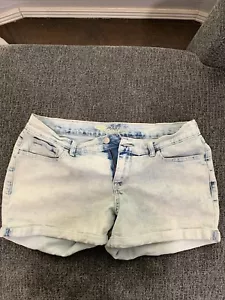 OLD NAVY SZ 10 BOYFRIEND CUFFED LIGHT BLUE JEAN SHORTS TOO CUTE - Picture 1 of 9