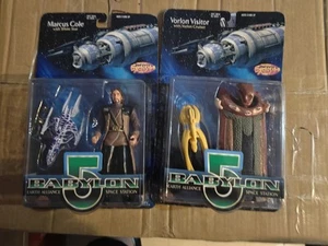 DT1- Babylon 5 Vorlon Visitante Y Marcus Cole Con Estrella Blanca - Imagen 1 de 2